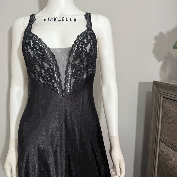 M Vs Victoria’s Secret 90’s Vintage Gold Label Satin & lace black long slip gown - Picture 3 of 9